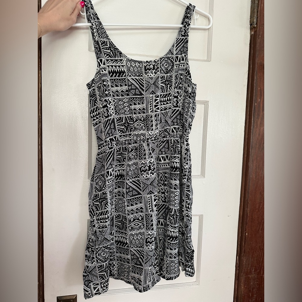 Forever 21 Black & White Geometric Midi Dress